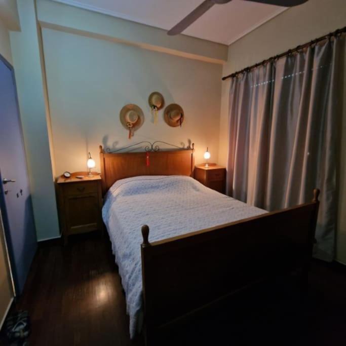Classic Apartment In Kalamata Bagian luar foto