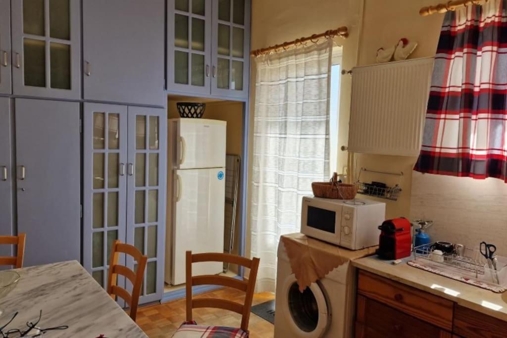 Classic Apartment In Kalamata Bagian luar foto